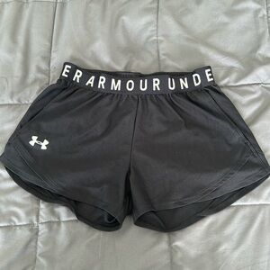 woman’s XS black under armor shorts
